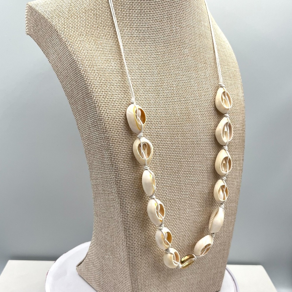 Vintage Natural Cowrie Shell Necklace Gold Metallic Accent Cream Cord Beachy Y2K - Picture 10 of 12